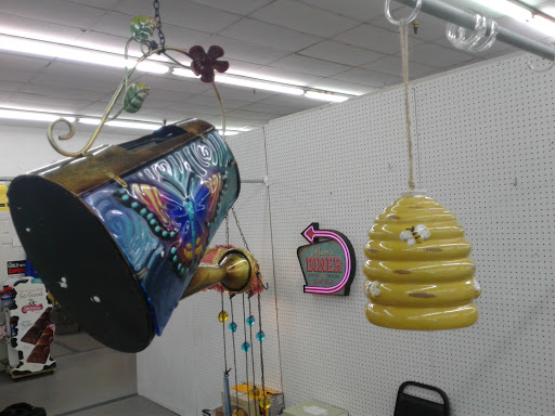 Flea Market «Streetsboro Flea Market - Furniture, Antiques, Collectibles», reviews and photos, 1513 Streetsboro Rd, Streetsboro, OH 44241, USA