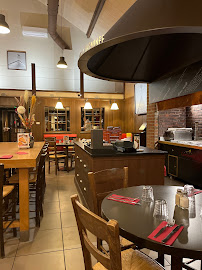 Atmosphère du Restaurant de grillades à la française Courtepaille à Saint-André-les-Vergers - n°1