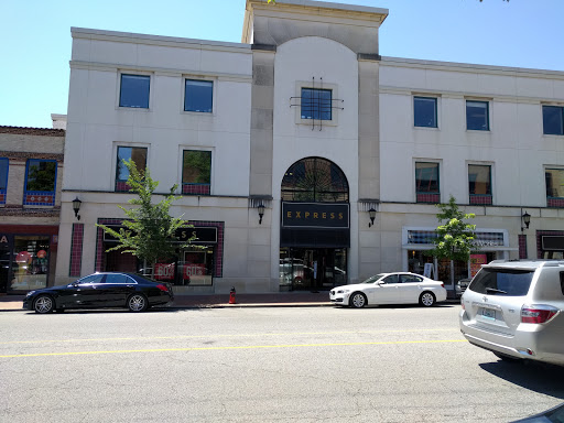 Clothing Store «Express», reviews and photos, 429 Nichols Rd, Kansas City, MO 64112, USA