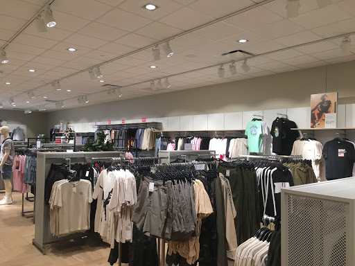 Shopping Mall «Bayshore Town Center», reviews and photos, 5800 N Bayshore Dr, Glendale, WI 53217, USA