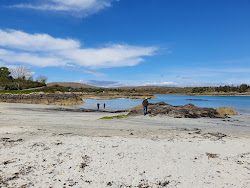 Foto de Ballyrisode Beach rodeado por montanhas