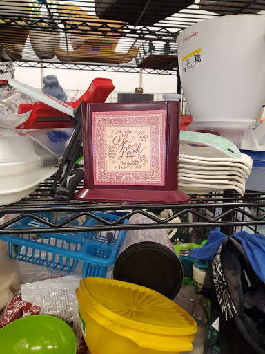 Thrift Store «Thunderbird & Dysart Goodwill Retail Store & Donation Center», reviews and photos, 13055 W Thunderbird Rd, El Mirage, AZ 85335, USA