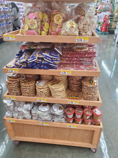 Grocery Store «Superior Grocers», reviews and photos, 9801 Laurel Canyon Blvd, Pacoima, CA 91331, USA