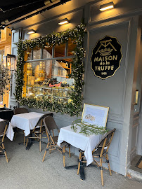 Atmosphère du Restaurant gastronomique La Maison de la Truffe à Paris - n°17