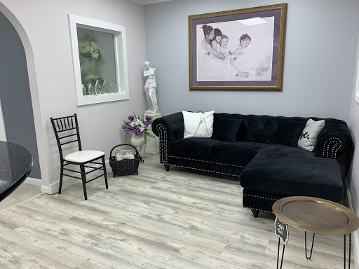 Bridal Shop «Bridal Suite of Bay Shore», reviews and photos, 7 W Main St, Bay Shore, NY 11706, USA