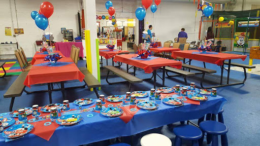 Flea Market «Fox Valley Flea Market», reviews and photos, 840 N State St, Elgin, IL 60123, USA