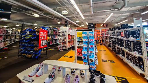 Shoe Store «DSW Designer Shoe Warehouse», reviews and photos, 2500 Central Park Ave, Yonkers, NY 10710, USA