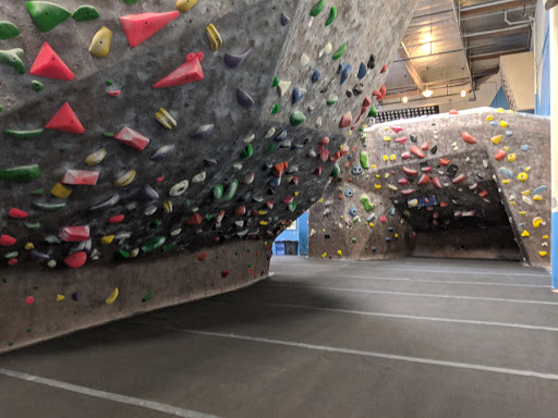 Rock Climbing Gym «Hangar 18 Indoor Climbing Gym - East Riverside», reviews and photos, 2111 Iowa Ave, Riverside, CA 92507, USA