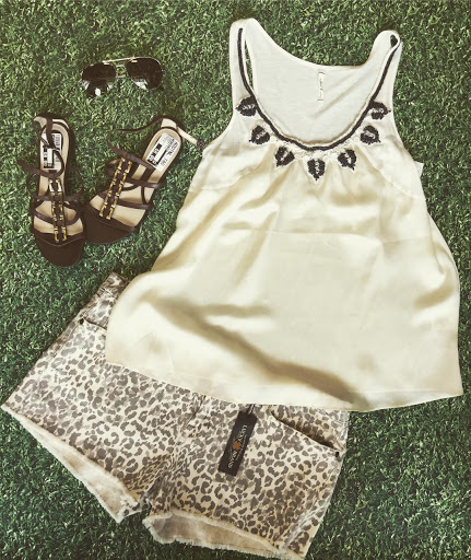 Clothing Store «Clothes Mentor Gahanna», reviews and photos, 5566 N Hamilton Rd, Columbus, OH 43230, USA