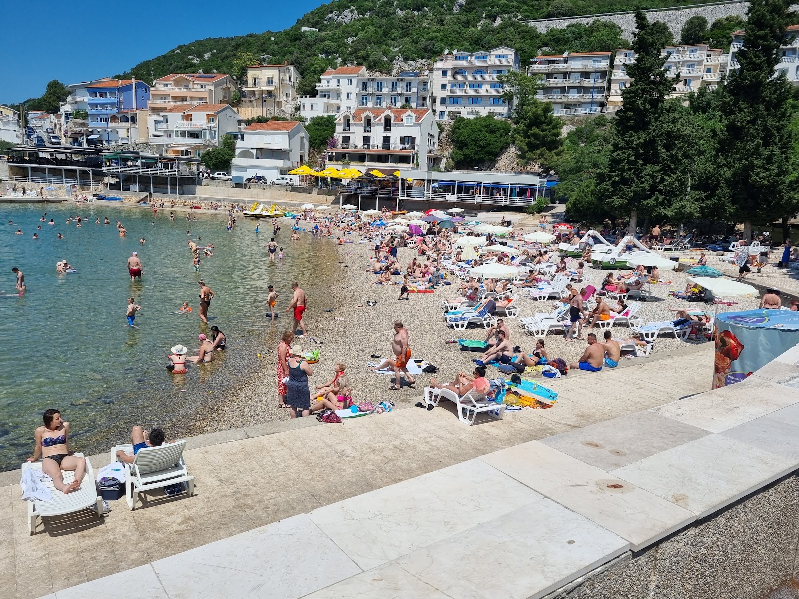 Foto van Plaza Zenit met kleine baai