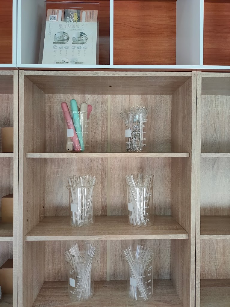 黑貓妞妞插畫創作複合茶飲 的照片