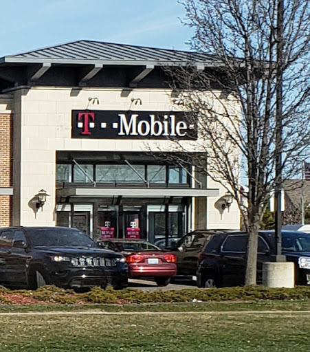 Cell Phone Store «T-Mobile», reviews and photos, 30100 Southfield Rd, Southfield, MI 48076, USA