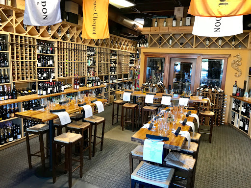 Wine Store «Yiannis Wine Shop», reviews and photos, 401 N Great Neck Rd #123, Virginia Beach, VA 23454, USA