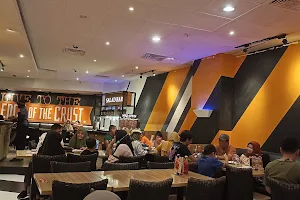 Pizza Hut Restoran - Panakkukang Mall Makassar image
