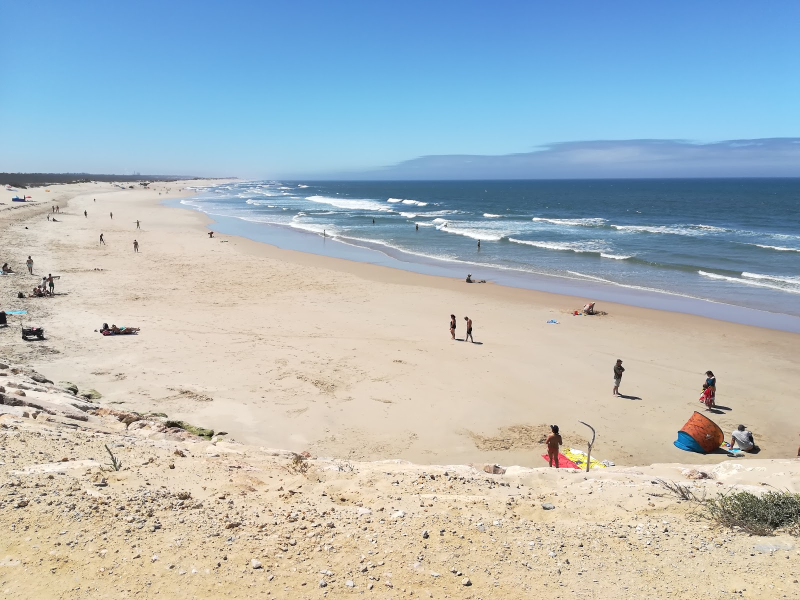 Fotografie cu Praia Da Cova Gala cu o suprafață de nisip fin strălucitor