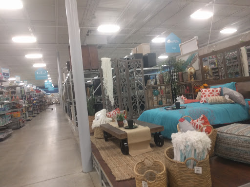 Home Goods Store «At Home», reviews and photos, 2101 S Telegraph Rd, Bloomfield Hills, MI 48302, USA