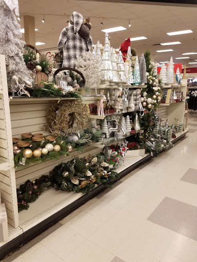 Department Store «T.J. Maxx and HomeGoods», reviews and photos, 7349 Lemont Rd, Downers Grove, IL 60516, USA
