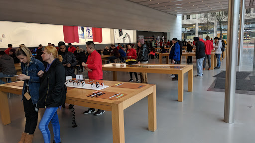 Computer Store «Apple Pioneer Place», reviews and photos, 450 SW Yamhill St, Portland, OR 97204, USA