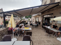 Atmosphère du Restaurant La Terrasse à Salles-Curan - n°3