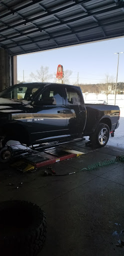 Tire Shop «Discount Tire Store - Hiram, GA», reviews and photos, 4909 Jimmy Lee Smith Pkwy, Hiram, GA 30141, USA