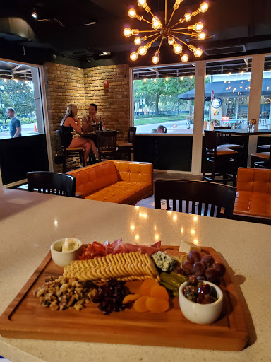 Wine Bar «Eola Wine Co», reviews and photos, 430 E Central Blvd, Orlando, FL 32801, USA