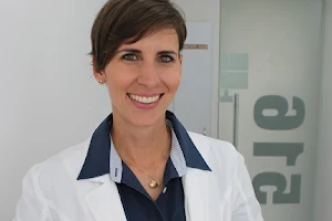Odontología especializada Dra. Gabriela I. González Víquez image