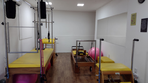 Logo da empresa - ÍSIS STUDIO DE PILATES