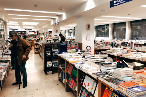 Book buying and selling shops in Milan