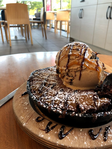 Cupcake Shop «Smallcakes: A Cupcakery of Naperville», reviews and photos, 115 E Ogden Ave #119, Naperville, IL 60563, USA