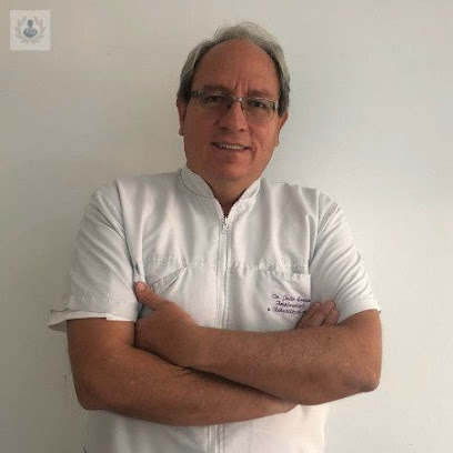 Dr. Julio Garzón, Odontologo