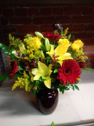 Florist «K & M Floral & Interior Plant Designs», reviews and photos, 537 Main St, Woodland, CA 95695, USA