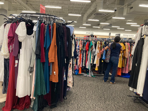 Department Store «Nordstrom Rack West Farm Shopping Center», reviews and photos, 1600 SE Rd, Farmington, CT 06032, USA