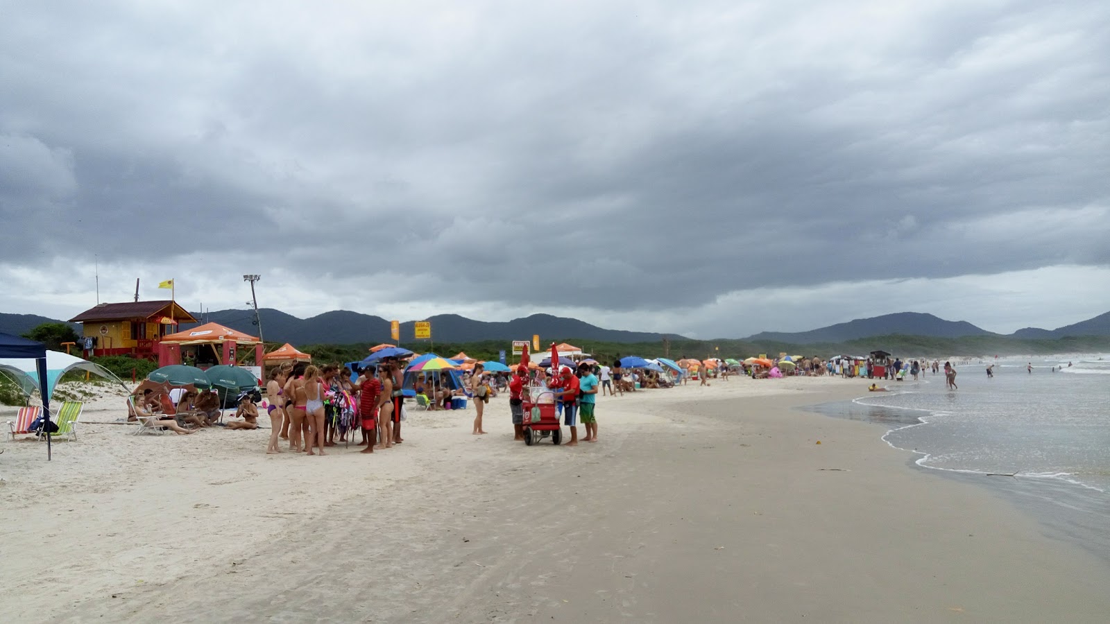 Fotografie cu Plaja Barra da Lagoa și așezarea