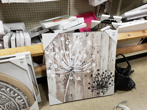 Home Goods Store «At Home», reviews and photos, 1325 N Meacham Rd, Schaumburg, IL 60173, USA