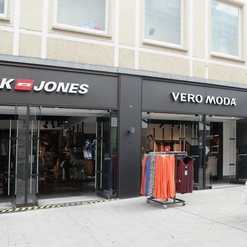 JACK & JONES