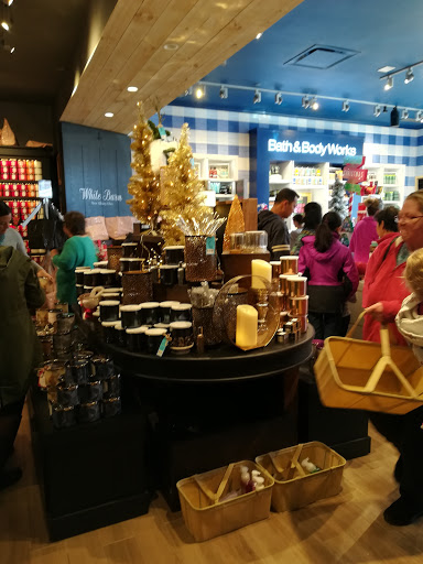 Beauty Supply Store «Bath & Body Works», reviews and photos, 2862 Town Center Blvd, Crestview Hills, KY 41017, USA
