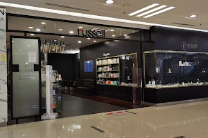 Russell Salon image