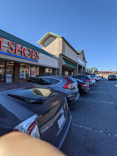 Rack Room Shoes, 2809 Battleground Ave, Greensboro, NC 27455, USA, 