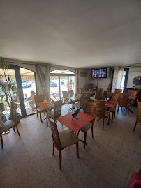 Atmosphère du Restaurant français Lou Gabian à Saintes-Maries-de-la-Mer - n°1