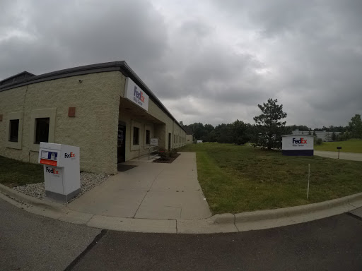 Shipping and Mailing Service «FedEx Ship Center», reviews and photos, 28000 5 M Center Dr, Romulus, MI 48174, USA