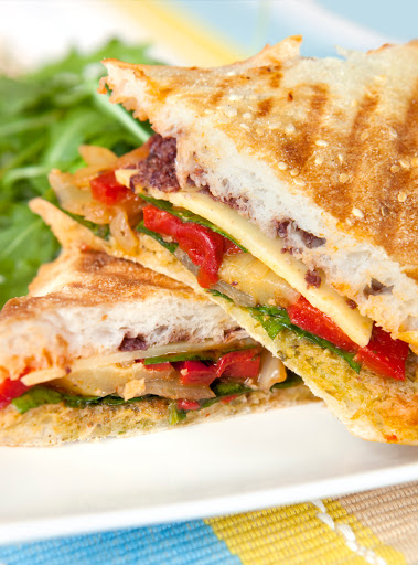 Wine Bar «Mouse Trap Cafe Wine and Cheese Bar, Full Bar», reviews and photos, 203 Broadway, Amityville, NY 11701, USA