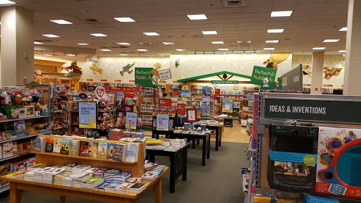 Book Store «Barnes & Noble», reviews and photos, 230 Main St, White Plains, NY 10601, USA