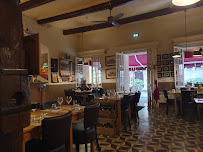 Atmosphère du Restaurant français L'Auberge Provençale à Le Lavandou - n°13