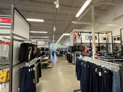 Clothing Store «Old Navy», reviews and photos, 4300 Towne Center Dr, Louisville, KY 40241, USA