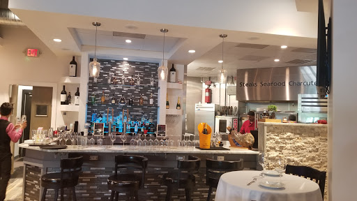 Wine Store «Yiannis Wine Shop», reviews and photos, 401 N Great Neck Rd #123, Virginia Beach, VA 23454, USA