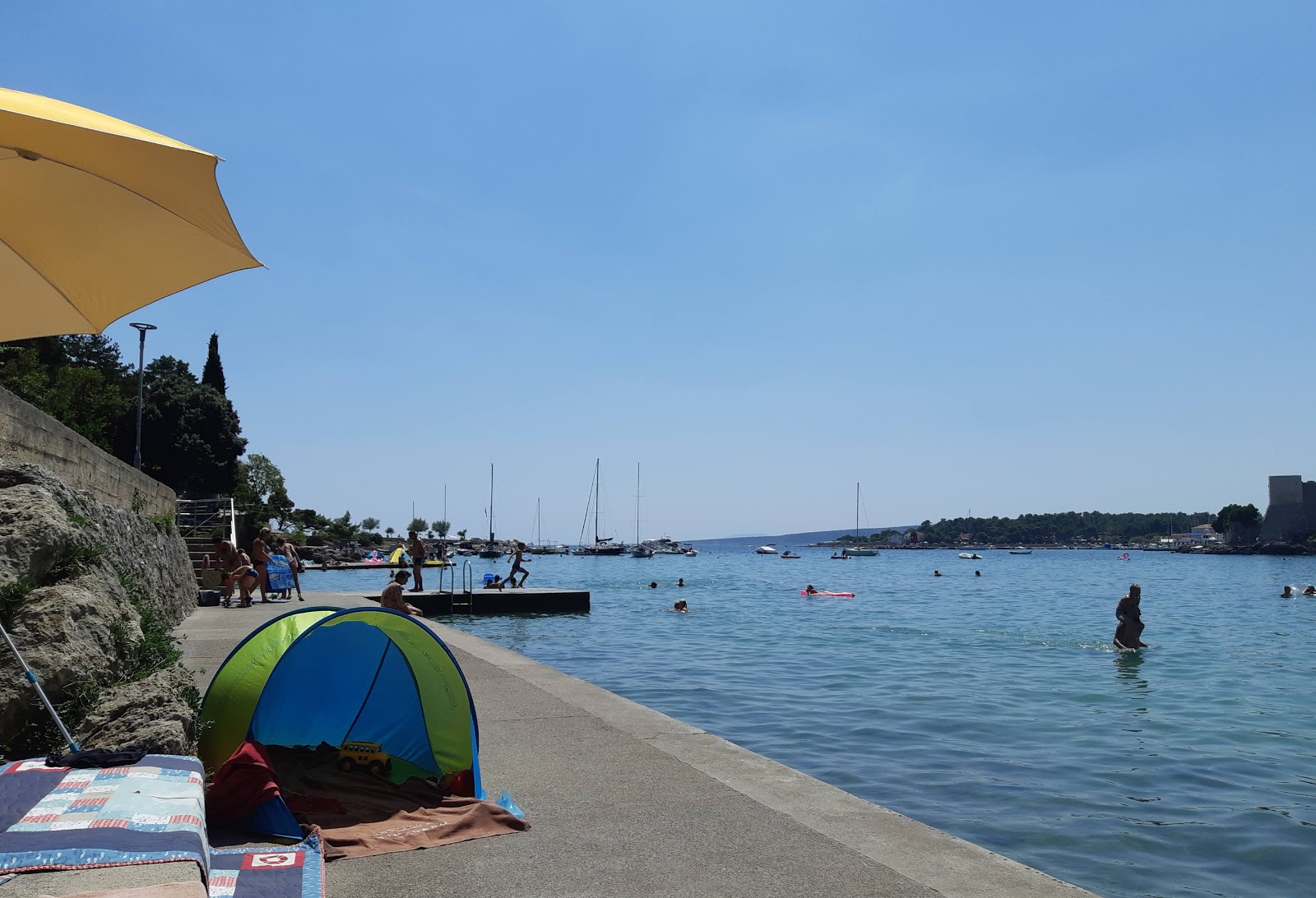 Krk beach'in fotoğrafı çok temiz temizlik seviyesi ile
