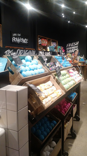 Cosmetics Store «Lush», reviews and photos, 112 E Broadway, Bloomington, MN 55425, USA