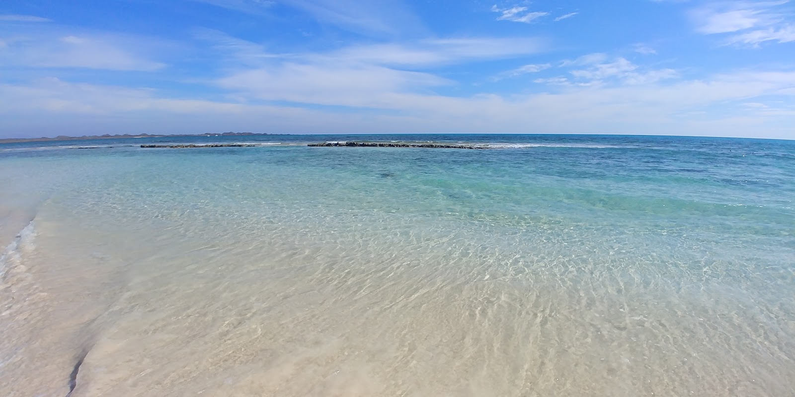 Foto de Playa del Pozo localizado em área natural