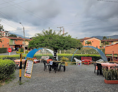 Asados parrilla brasas campestre - Unnamed Road, Dosquebradas, Risaralda, Colombia