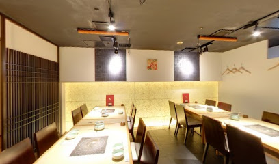 Restaurante especializado en sukiyaki y shabu shabu